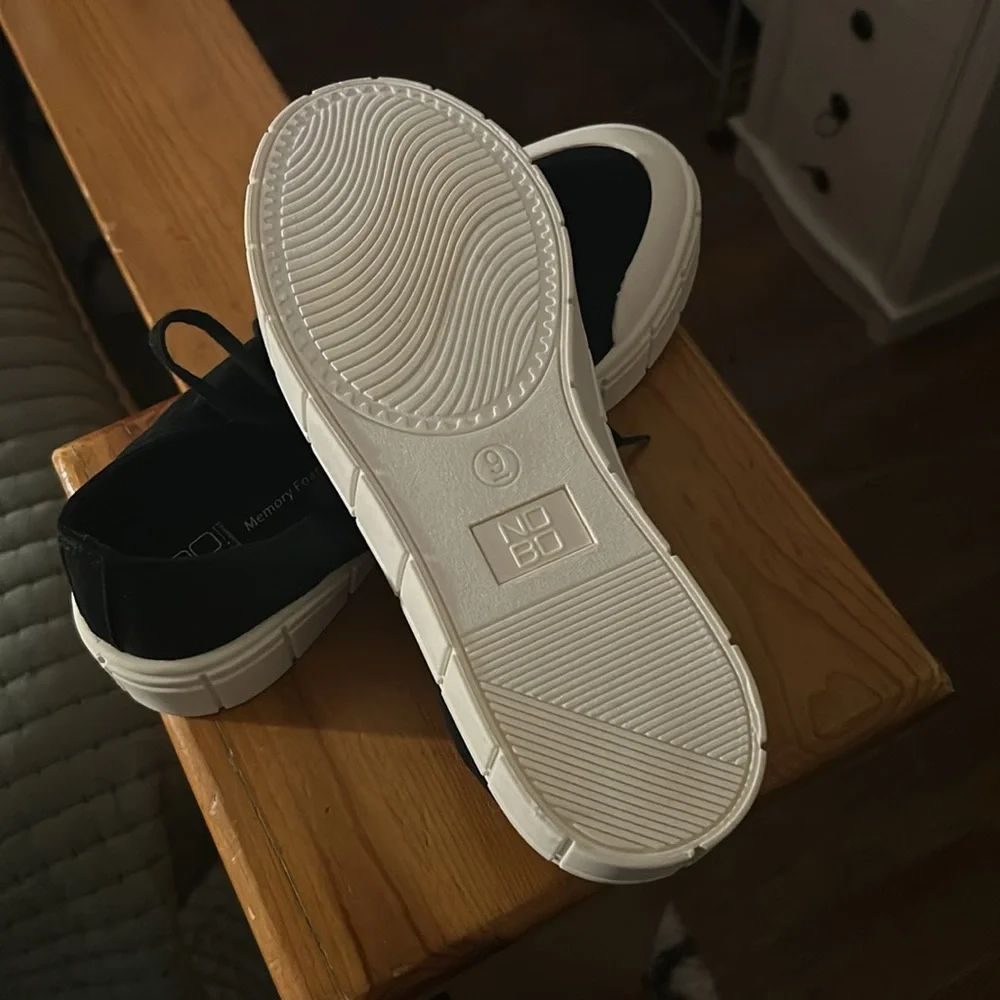 No Boundaries Women's Low Chunky Lug Fashion Sneakers - Picture 6 of 7